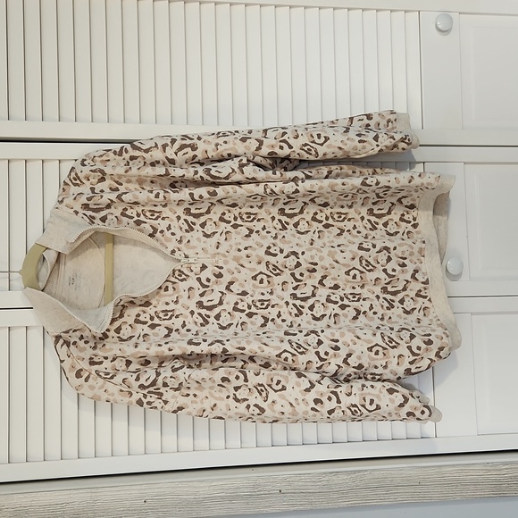 Aerie leopard print oversized sweater Size medium 1/2 zip - Picture 5 of 9